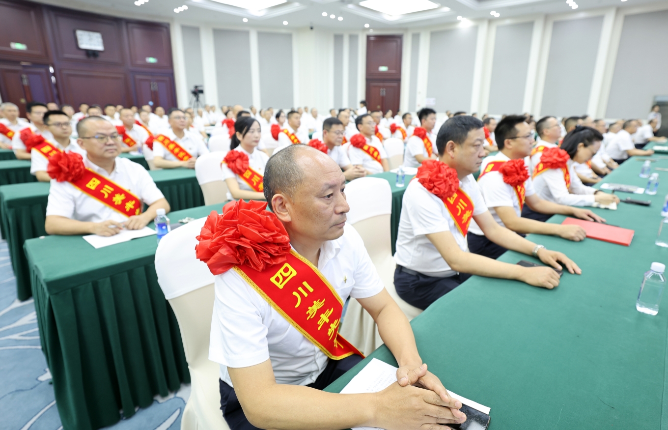 公司召开庆祝建党104周年暨半年工作会